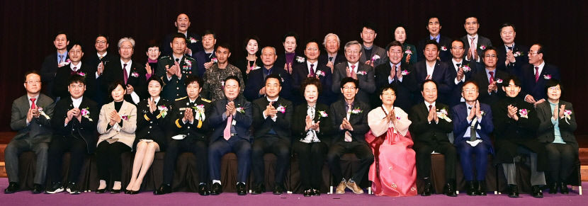 제48회 금오대상 시상식...지역 발전 위해 발로 뛴 12명 수상