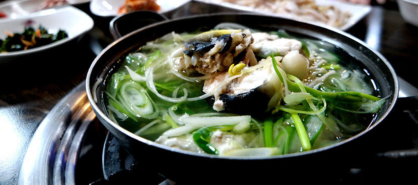 [김영복·이춘호 한식 삼천리] 복어...콩나물 무침 별도로 내는 대구권 복어탕, 종잇장처럼 얇게 포 뜨는 복어회