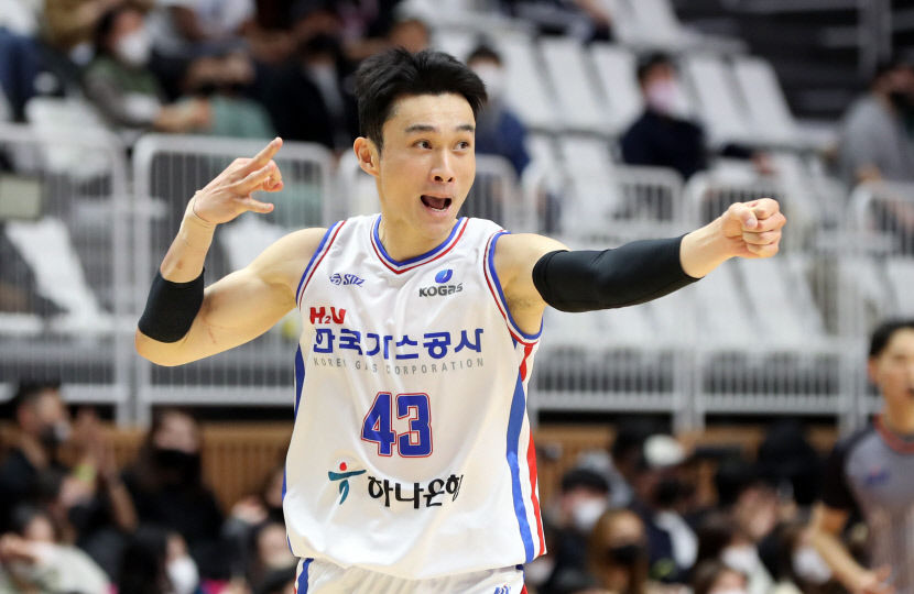 할로웨이, 두 경기 연속 더블더블...4연승 달린 가스公 공동 7위 차지