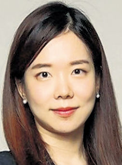 [문화산책] 새우가 고래를 이기는 법 