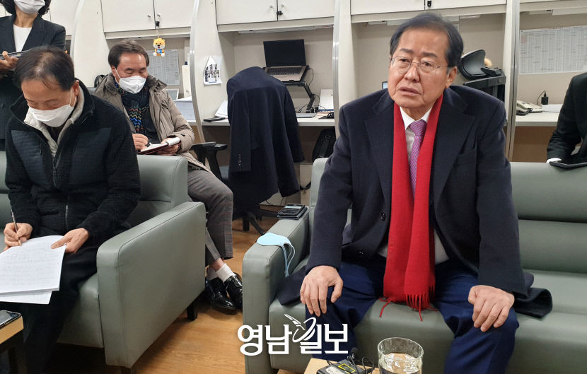 대구 공노조 민원실 식사시간 보장해야 vs 홍준표 시장 시민에 피해 끼쳐서는 안 돼