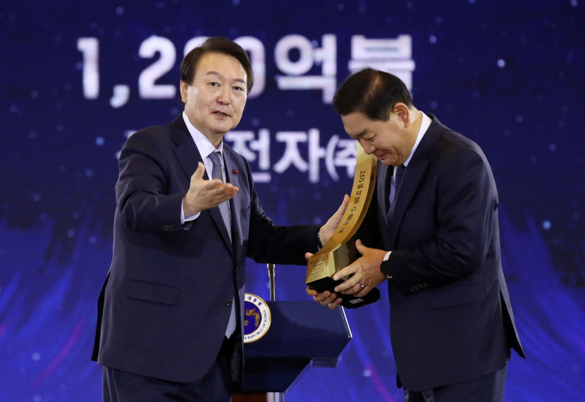 尹대통령 수출 5대강국 도약위해 최일선에서 같이 뛸 것