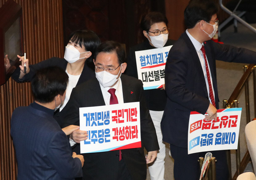이상민 행안장관 해임건의안 민주당 주도로 본회의 통과…정국 급랭