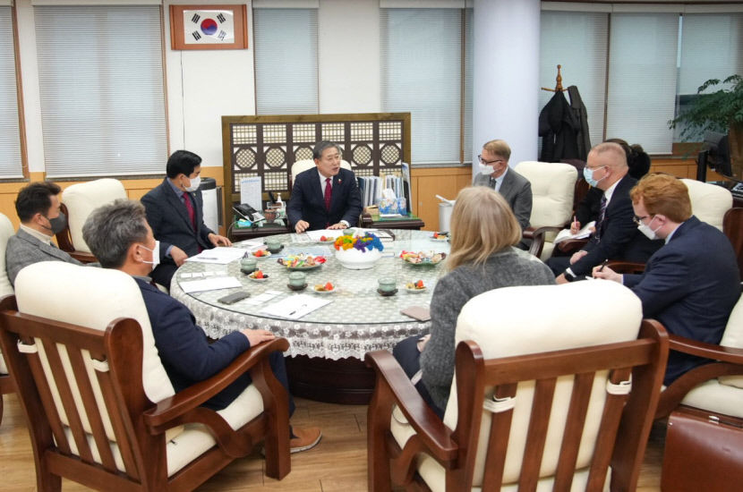 핀란드 주한 대사 일행, 고준위 방폐장 홍보차 경주 방문…국민 소통 방안 등 논의