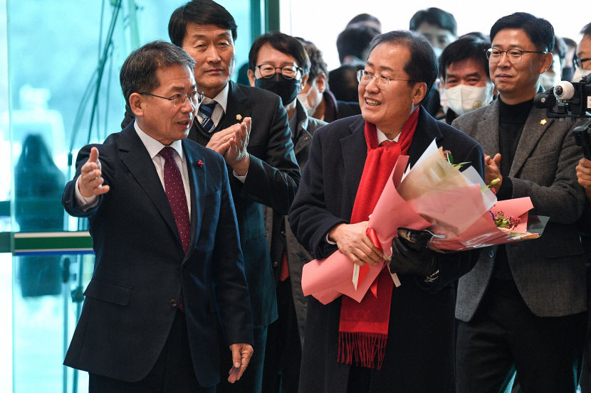 군위 대구 편입을 환영합니다 홍준표 대구시장, 군위군청 방문