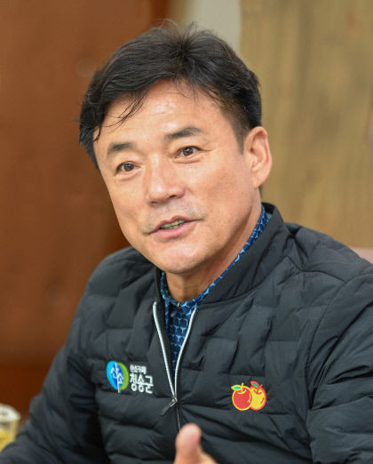 윤경희 청송군수 청송 황금사과, 과일시장 새 성장동력…전국 최고 브랜드로 키울 것