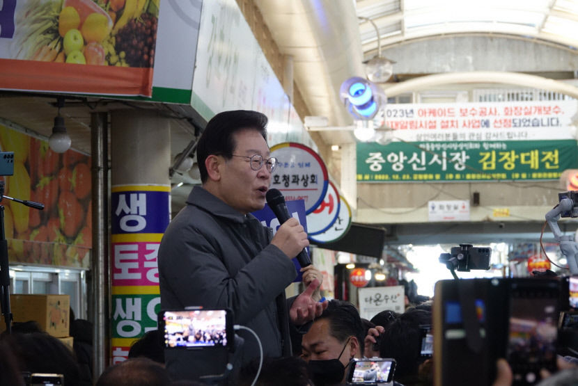 생일날 고향 찾은 이재명, 정부·여당 향해 내가 그렇게 무섭나