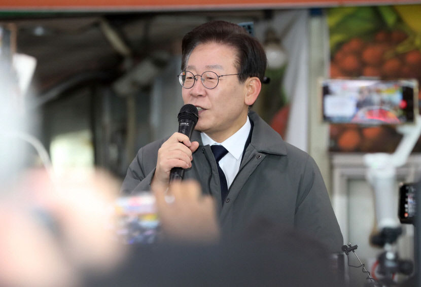 결국 이재명 소환한 검찰…李는 고향서 尹정부 맹비난