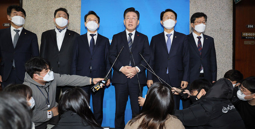이재명 대표 검찰 출석 여부 두고 당내 논란 여전