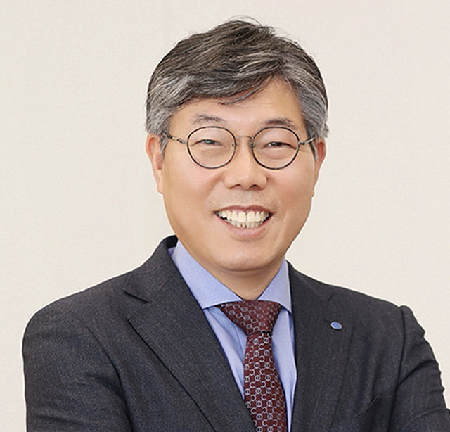 실물경제 능통 경영전문가…3개월간 현미경 검증 통과