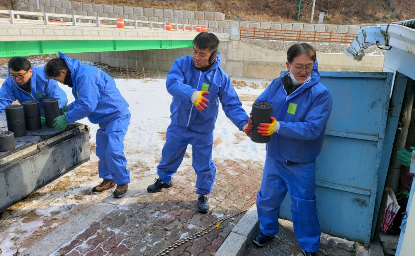 영풍석포제련소 사랑의 연탄 나눔 봉사…14가구, 연탄 500장씩 전달