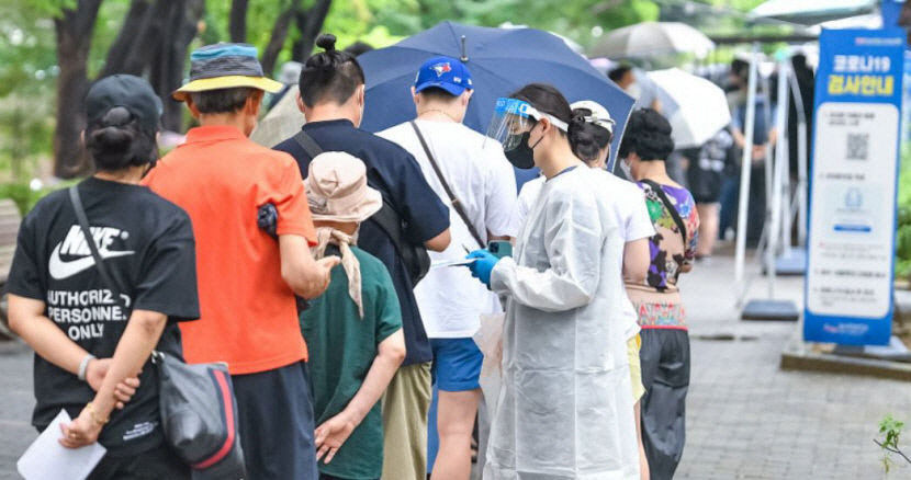 [영남일보와 함께한 2022년] 코로나19 3년째, 아픔과 희망의 순간 함께 하다