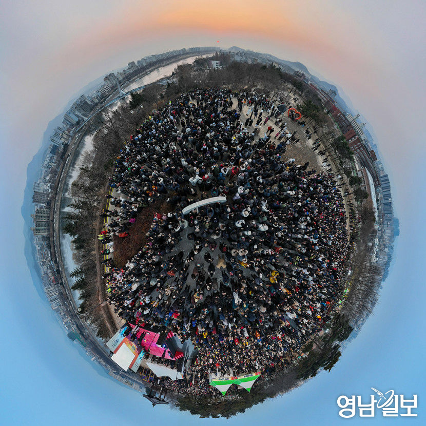 [포토뉴스] 3년 만의 새해 일출 인파