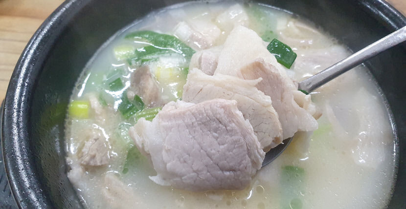 [대구 맛집] 대구 서구 아바이순대, 담백한 국물·푸짐한 고기 어우러진 20년 전통 국밥