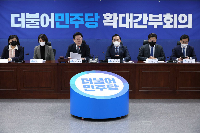 北무인기 대응 놓고 여야 공방 이어져…野 사과·개각해야 與 누워서 침뱉기