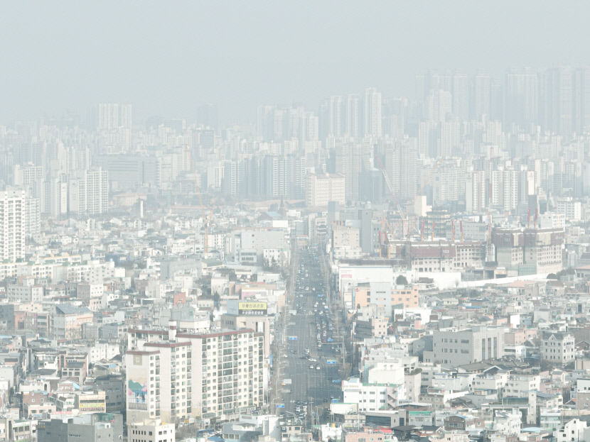 [포토뉴스] 미세먼지로 잿빛이 된 대구 도심