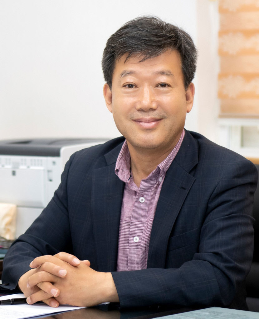 [경북 시군 단체장 신년 인터뷰] 남한권 울릉군수 2025년 울릉공항 개항 맞춰 매력적인 생태관광 섬 변신…관광객 100만 시대 열겠다