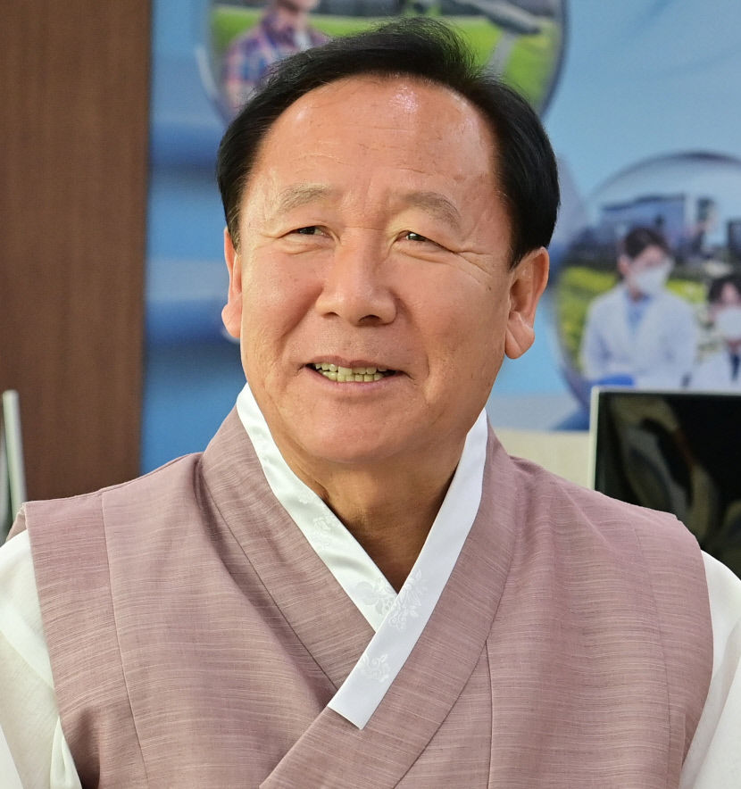 [경북 시군 단체장 신년 인터뷰] 박현국 봉화군수 봉화형 스마트팜 기반 조성…농정 혁신 가져올 계획