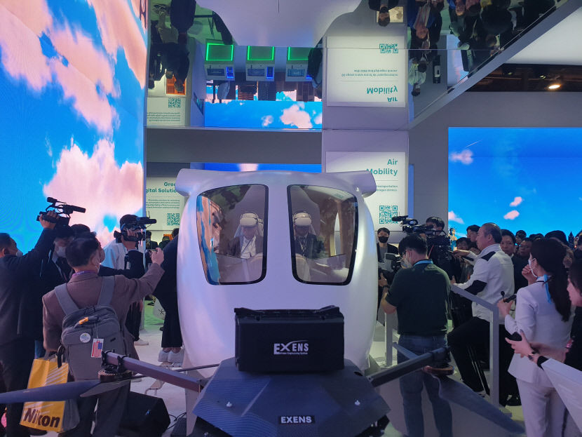 [CES2023 현장에서] 홍 시장 대구가 뿌리인 삼성이 신공항 배후단지 적극 투자해야  