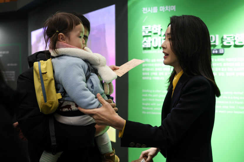 김건희여사, 대구 성서종합사회복지관서 급식봉사…새마을운동중앙회 활동 참여