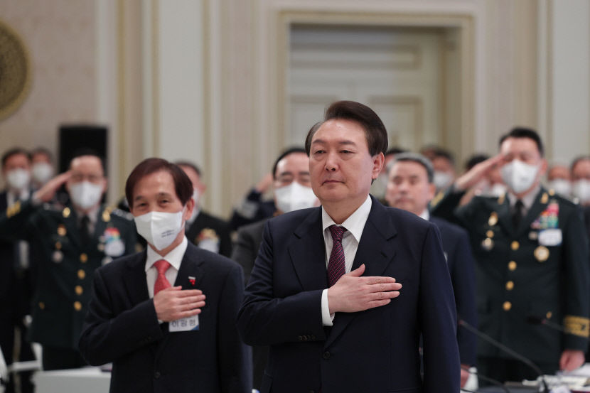 尹, 국방부·외교부 업무보고에서 선의에 의한 평화는 가짜…힘에 의한 평화 구축 강조