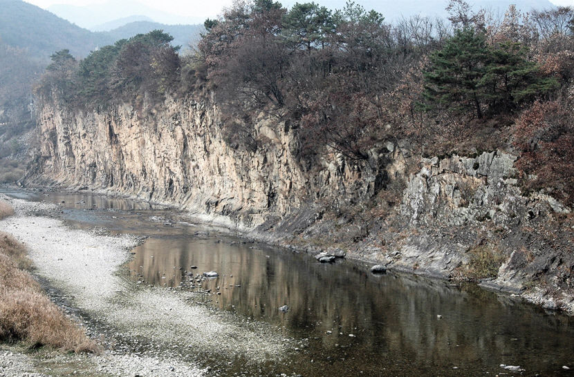 [주말&여행] 경북 청송 신성계곡…기기 묘묘 괴괴…태양·바람·물이 빚은 선계의 뜰