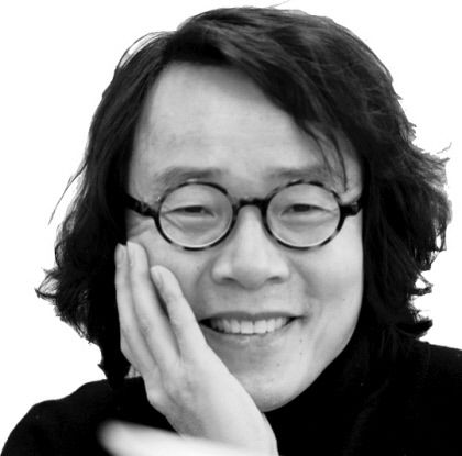 [이춘호 전문기자의 푸드 블로그] 대전 칼국수…쑥갓, 들깻가루, 오징어 조합…깔끔·얼큰·매콤한 맛으로 반세기 역사