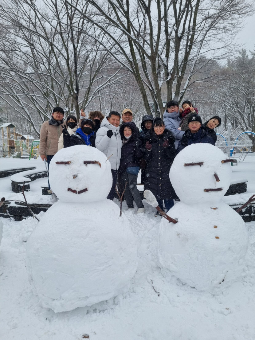 221시간의 기적 봉화 광부 박정하씨, 울릉도 찾아 대형 눈사람도 만들어