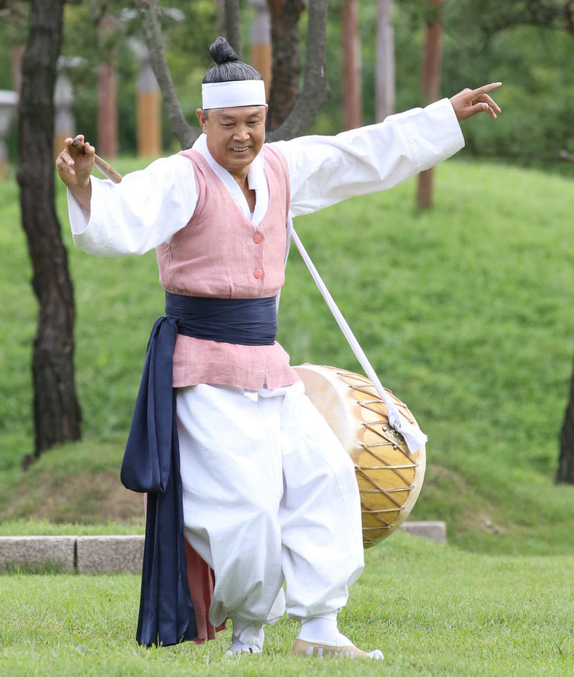 [동네뉴스] 설 앞두고 만난 황보 영 달구벌북춤보존회장 우리 문화 속에는 예절이 있다