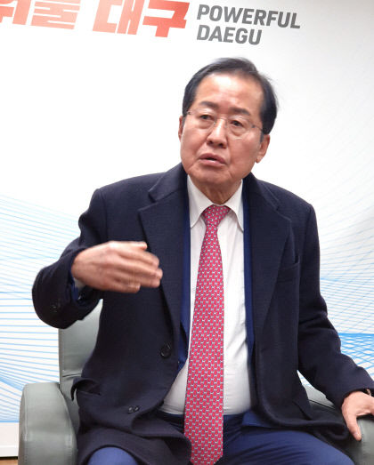 홍준표 대구시장, 新공항법·예산 도움 강대식·이인선에 감사…유승민·나경원엔 맹폭