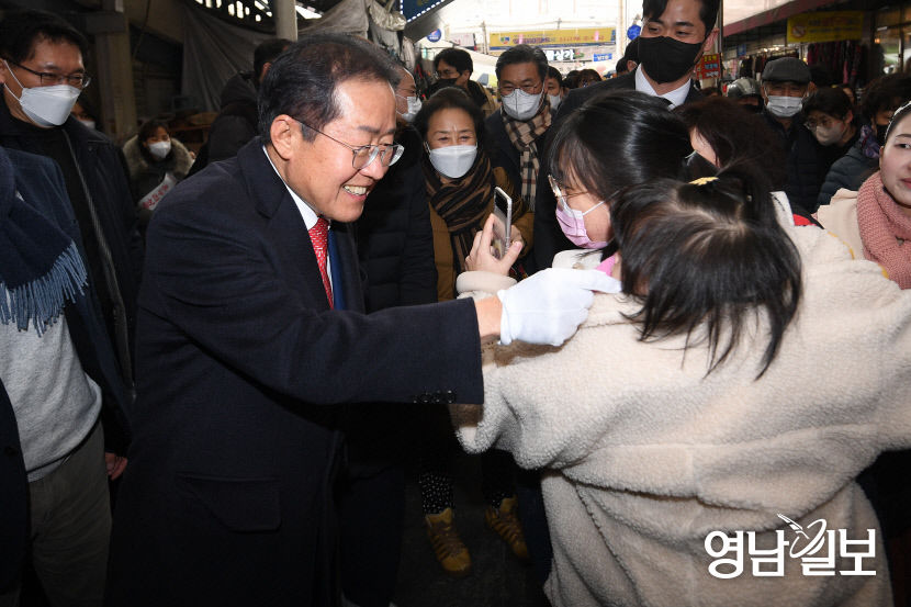 [포토뉴스] 서문시장 찾은 홍준표 대구시장