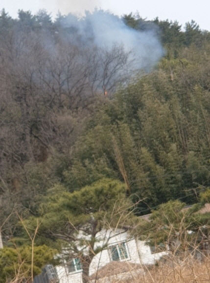 경북 경주 강동 야산 산불···1시간만 완진