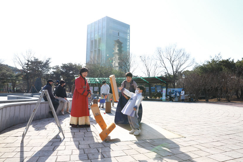 [포토뉴스] 경주엑스포에서 한복 입고 윷이요!