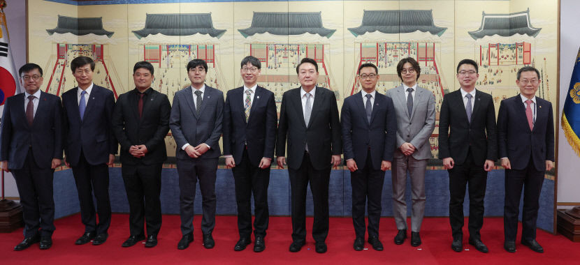 윤대통령 젊은 과학자 만나 지원 약속…UAE·스위스 순방 후속조치 일환