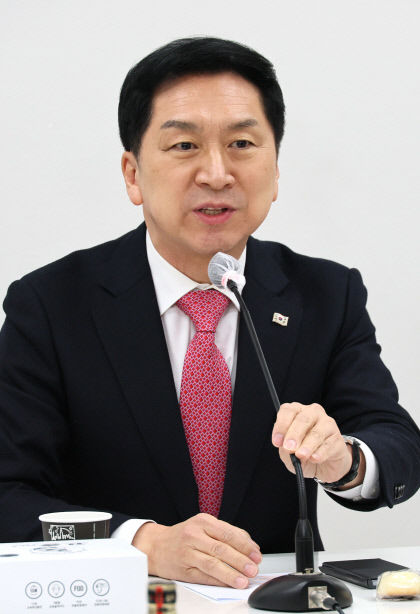 국민의힘 당권 레이스 본격화… 김기현·안철수 신경전