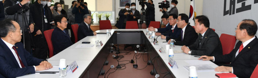 민주 송갑석 의원 주호영과 대구·광주 군공항 이전 특별법 2월 동시 통과 합의