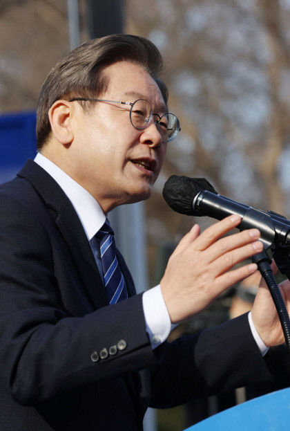 이재명, 검찰 출석…대장동 의혹 불거진 후 1년 4개월만