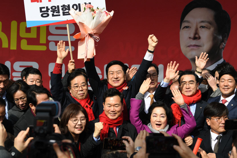 TK 선택에 달렸다 후보 등록 하루 앞두고 대구 찾은 金·安