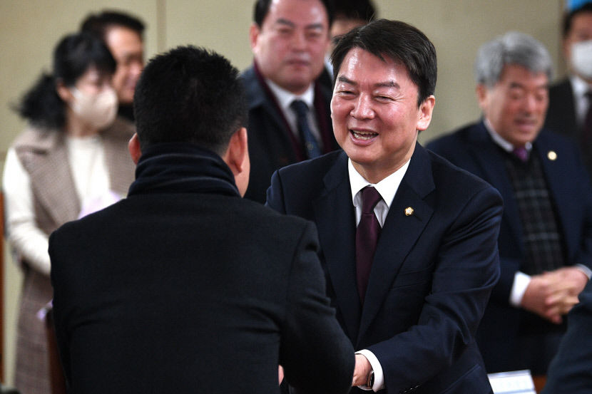 TK 선택에 달렸다 후보 등록 하루 앞두고 대구 찾은 金·安