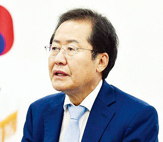 정년연장 뚜껑 연 洪…연금개혁도 시대 맞게