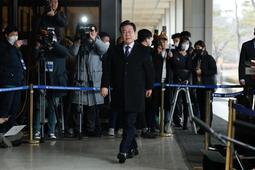 이재명 세번째 검찰 출석…많이 억울, 힘들고 괴롭다…검사독대정권 맞설 것