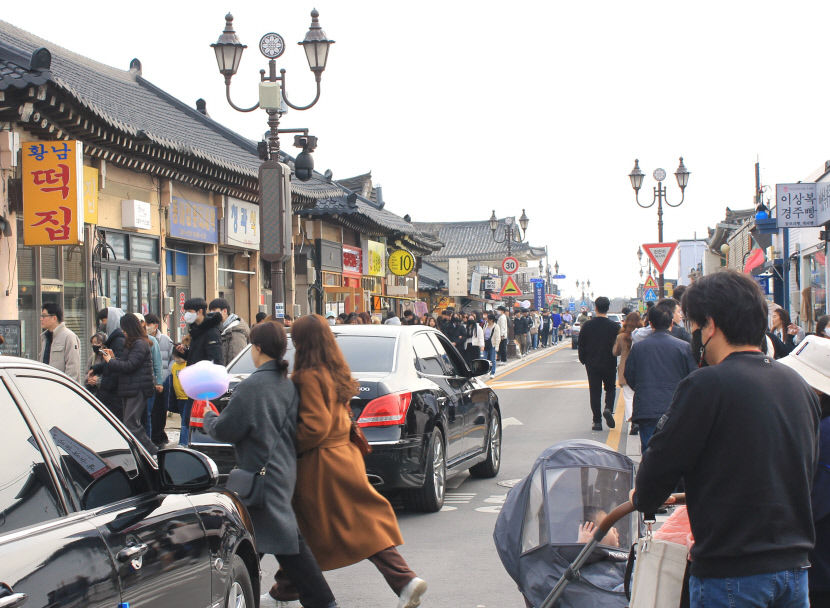 [포토뉴스] 경주 황리단길 봄기운 넘친다