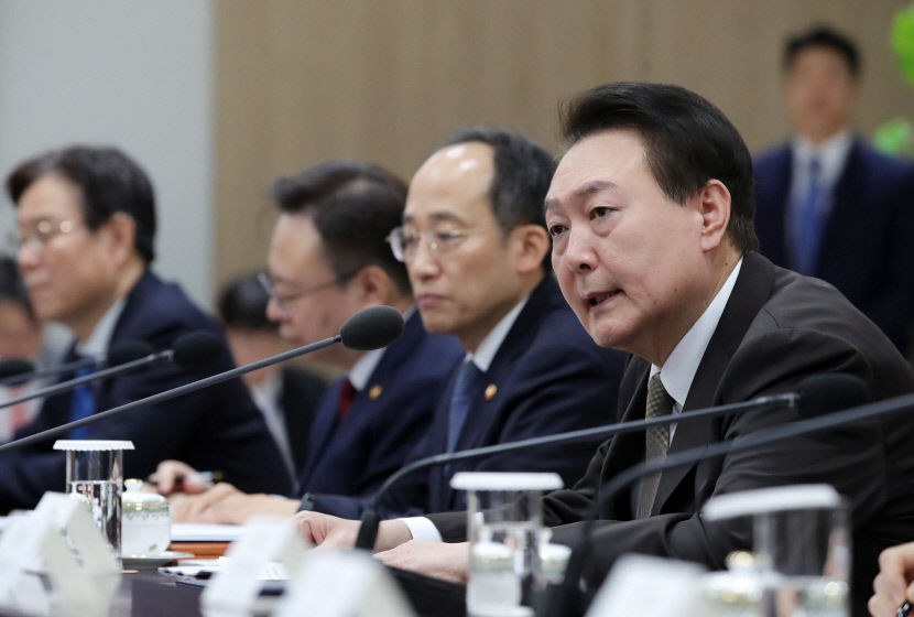윤 대통령 공공요금 상반기 동결기조…금융·통신 및 지방정부에도 동참 당부