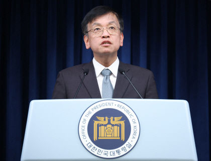 尹, 금융·통신업계 질타하며 경쟁강화 특단조치 지시