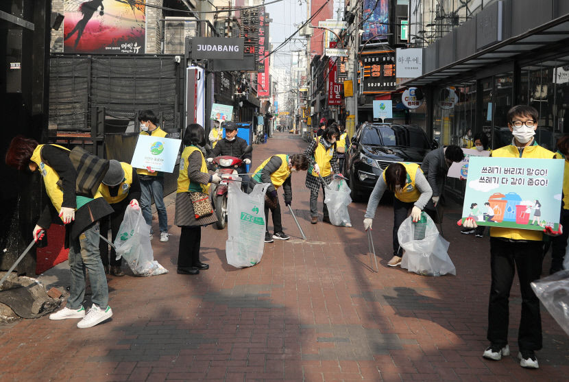 신천지자원봉사단 대구지부, 동성로 일대에서 환경정화 활동