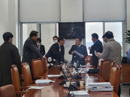 TK신공항 특별법, 교통법안소위 문턱 못넘어…예산 지원 합의 못해