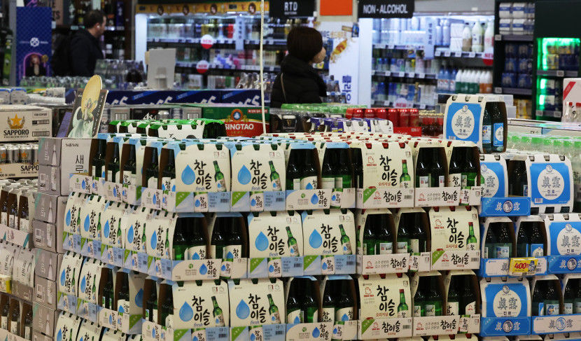올해 소주·맥주 가격 또 오를듯…소주 1병 6천원 오나