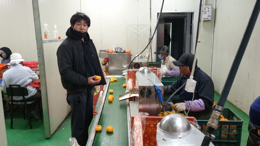 [창농 희망 청년 키운다-월급받는 청년농부제]  부농의 꿈 키우는 신동근씨 청년농부로 일하면서 안정적인 수익 확보에 큰 도움 얻어