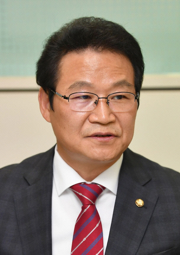 권영진 전 대구시장, 김용판 의원 향해 참으로 무능하고 비열