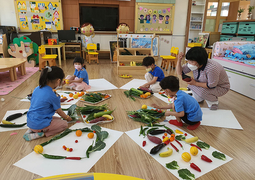 자연친화적 환경…발달특성 고려 놀이 중심으로 가르쳐요